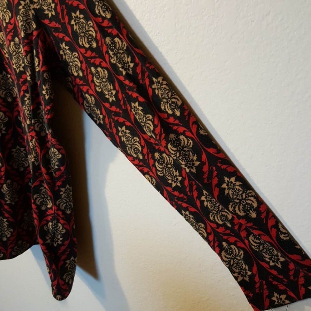 Top - Picture 2 of 3